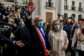 President Sebastián Piñera enters the Palacio de La Moneda for the last time